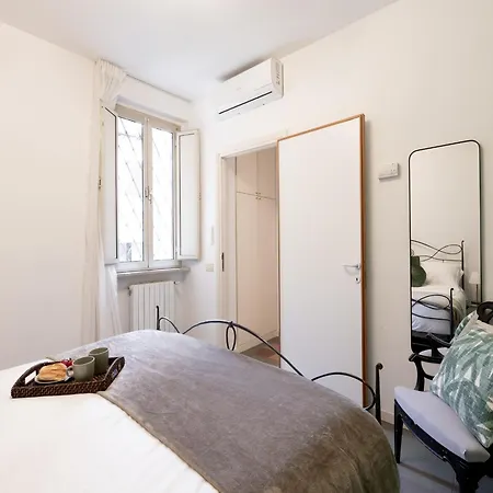 The Rent - Large A Few Steps From The Trevi Fountain Apartment *