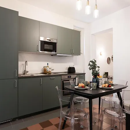 The Rent - Large A Few Steps From The Trevi Fountain Appartement Rome